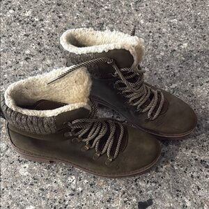 Dark Green Lace-Up Winter Boots